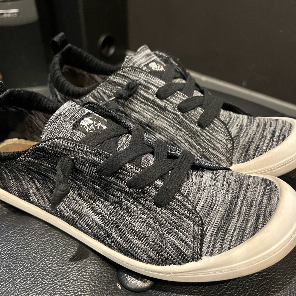 Women’s Roxy Surf Sneaker Shoe Size 9.5